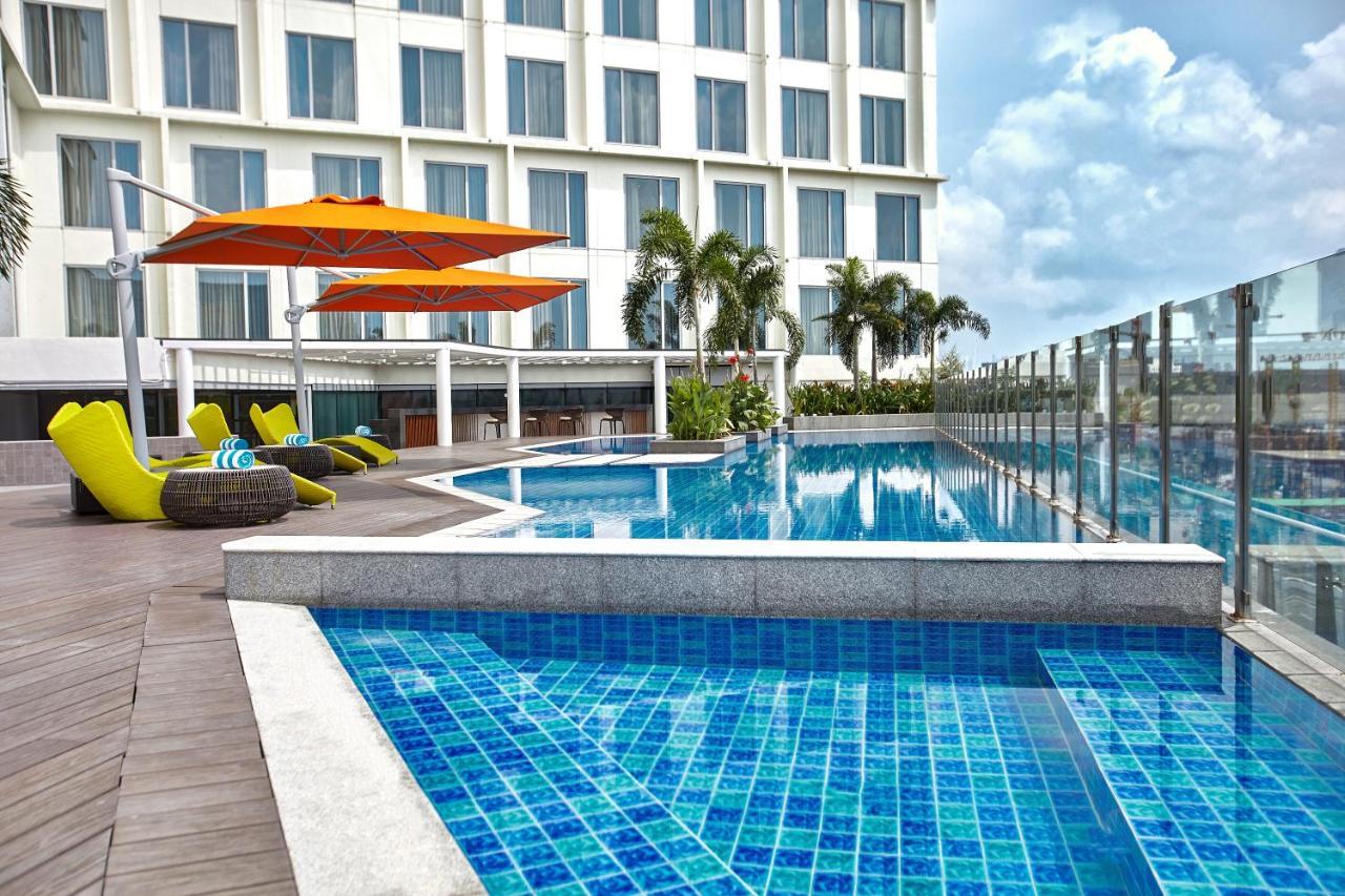 Kingsford Hotel Manila Paranaque City Exterior photo