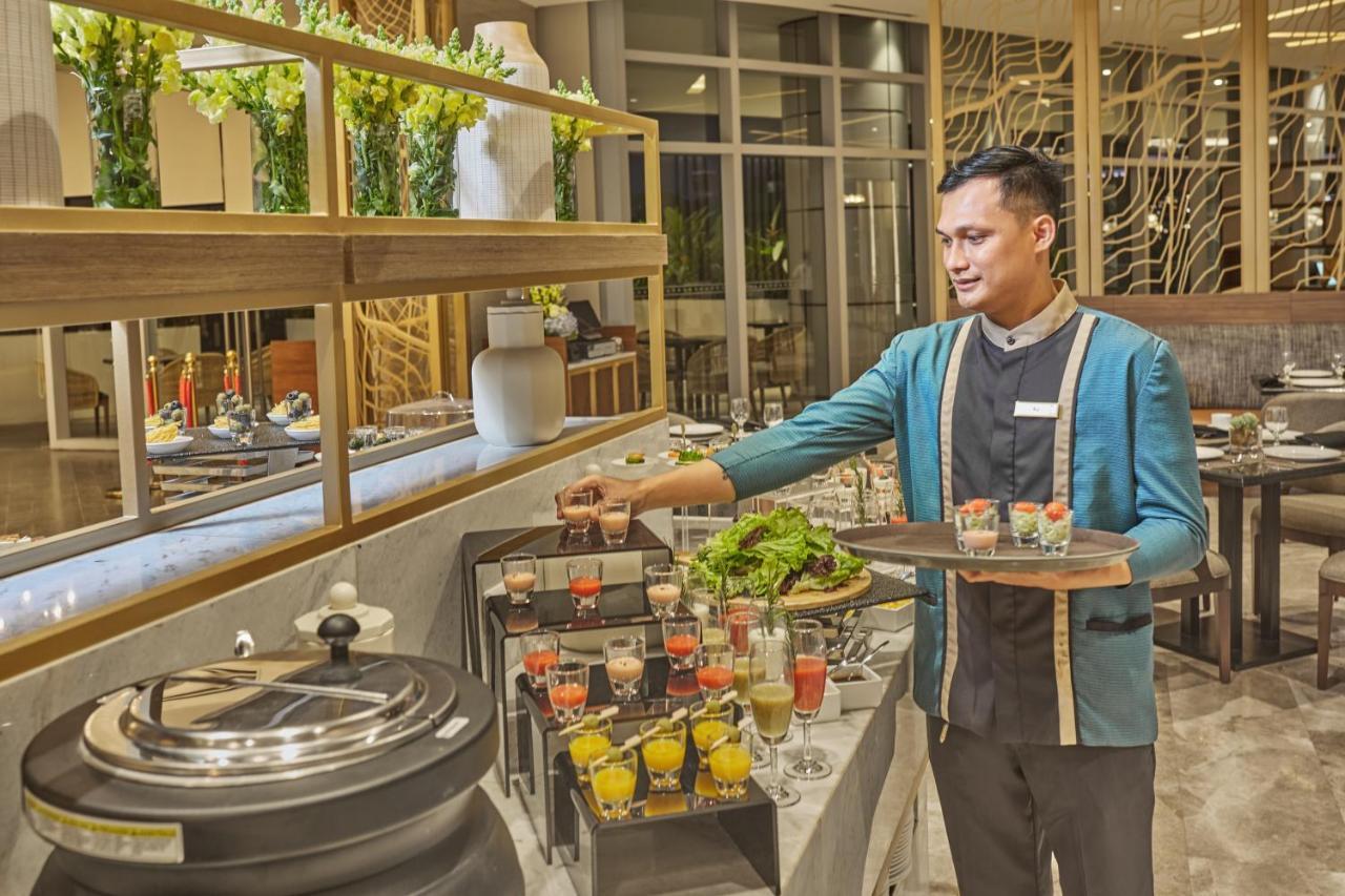 Kingsford Hotel Manila Paranaque City Exterior photo