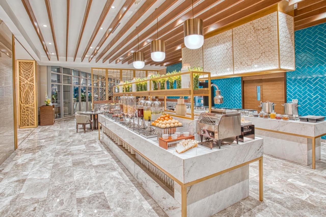 Kingsford Hotel Manila Paranaque City Exterior photo