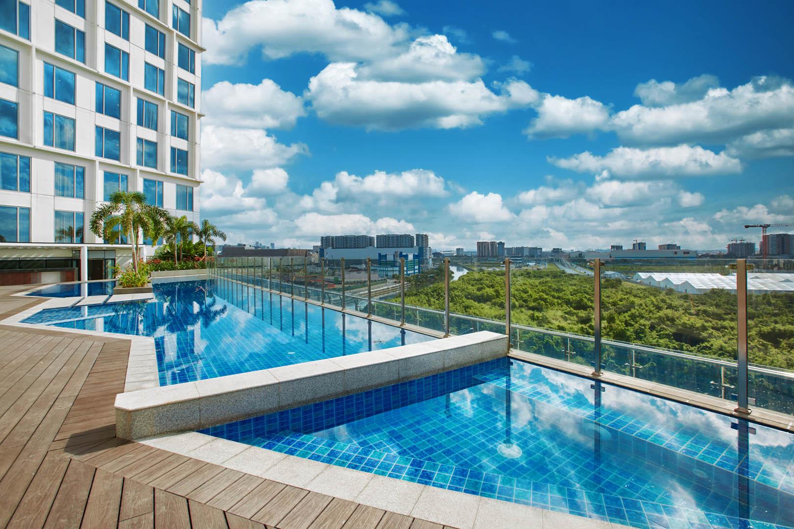 Kingsford Hotel Manila Paranaque City Exterior photo