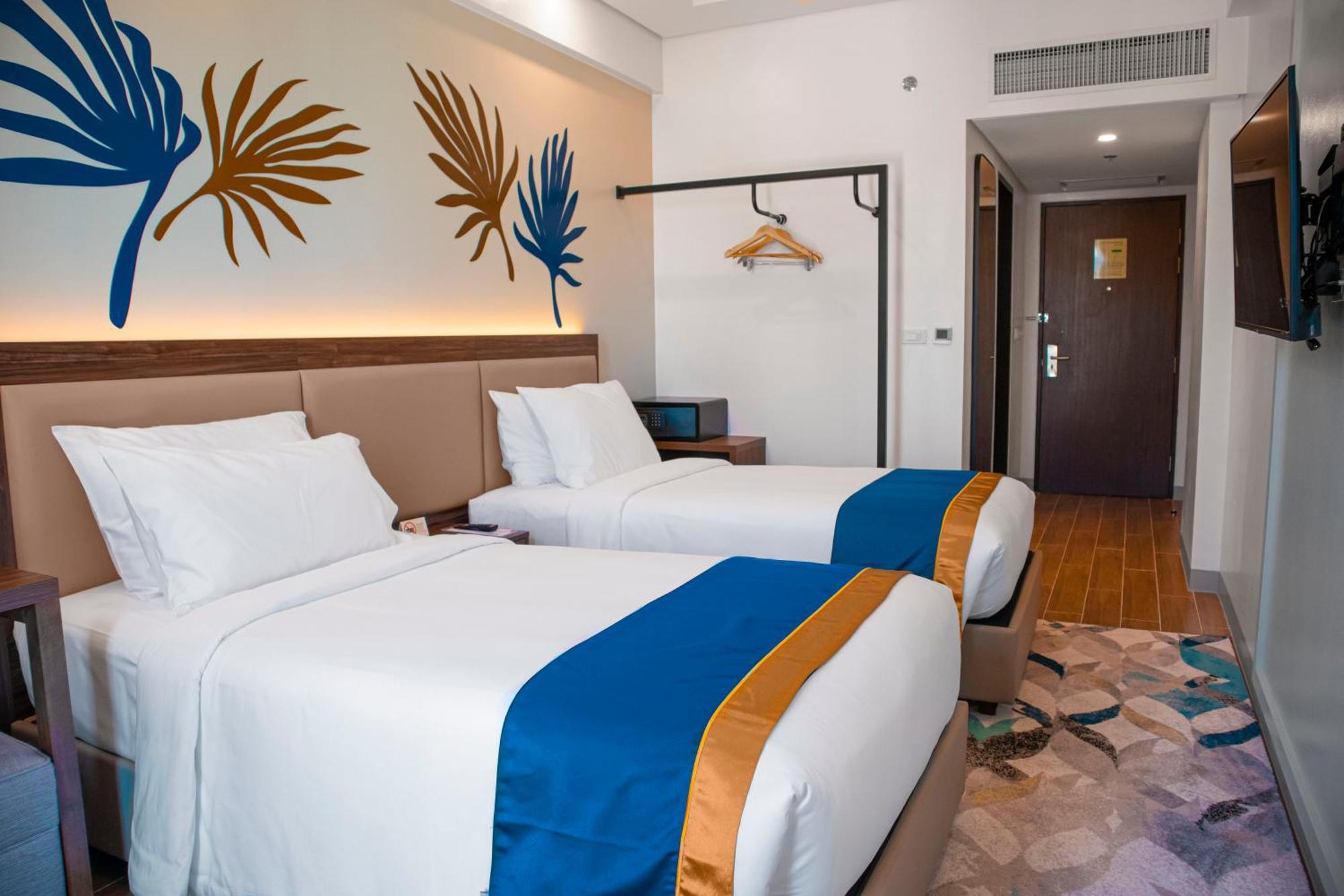 Kingsford Hotel Manila Paranaque City Exterior photo