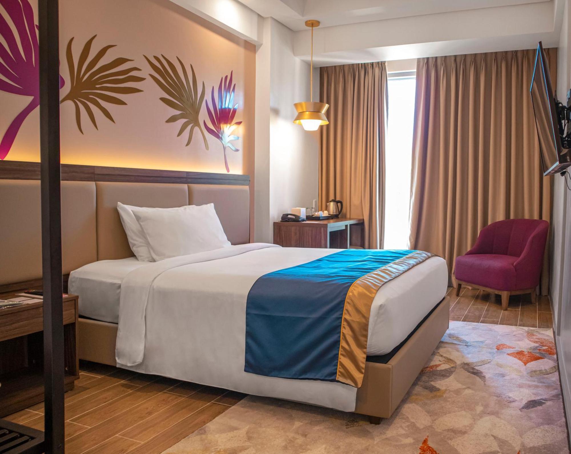 Kingsford Hotel Manila Paranaque City Exterior photo