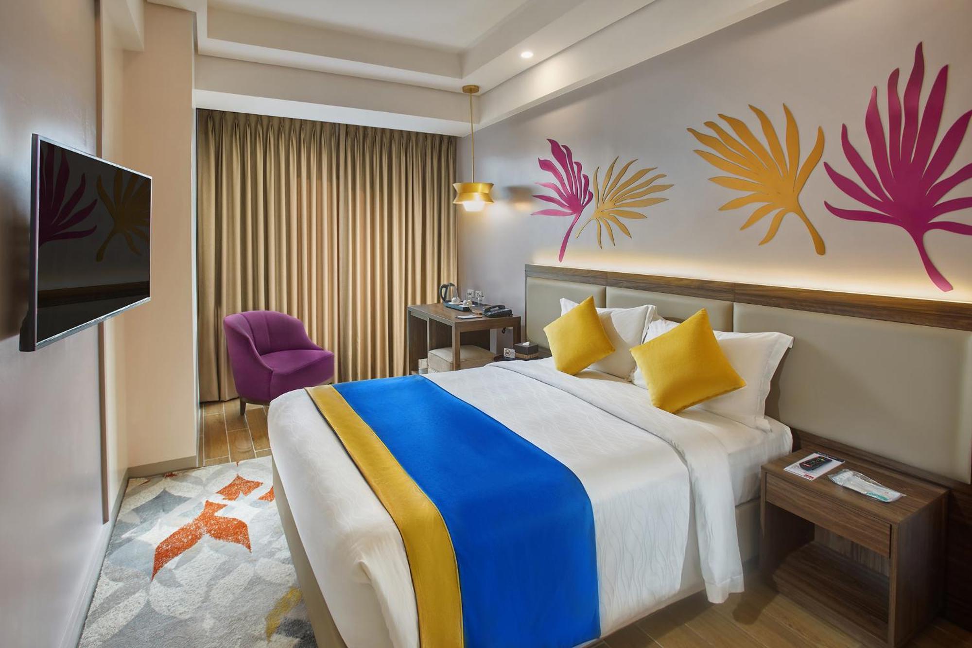 Kingsford Hotel Manila Paranaque City Exterior photo